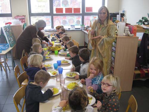 Repas typique d'Afrique du Nord classe de Mme Sabrina -Caro 073